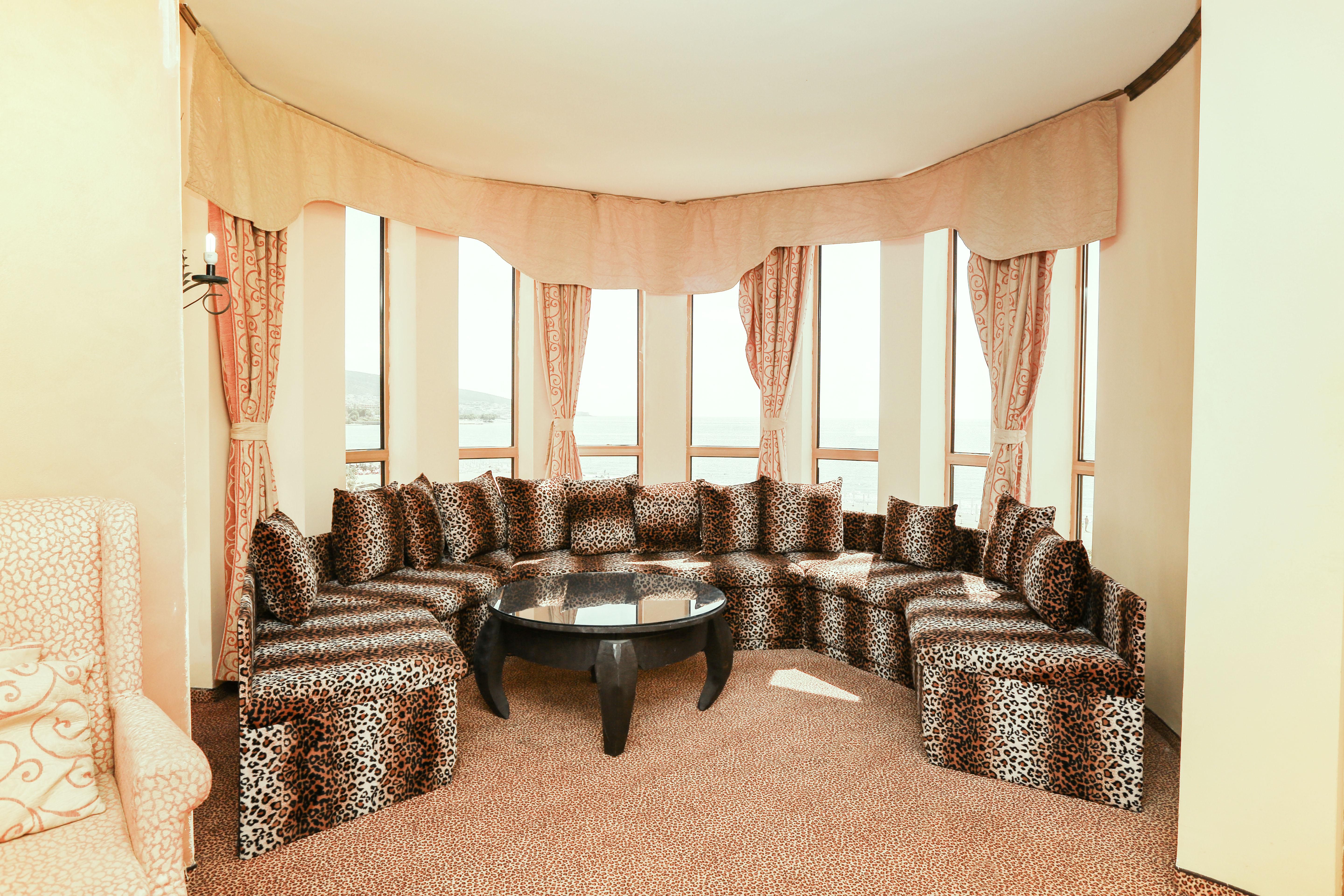 Imperial Palace Hotel サニービーチ エクステリア 写真 A modern majlis