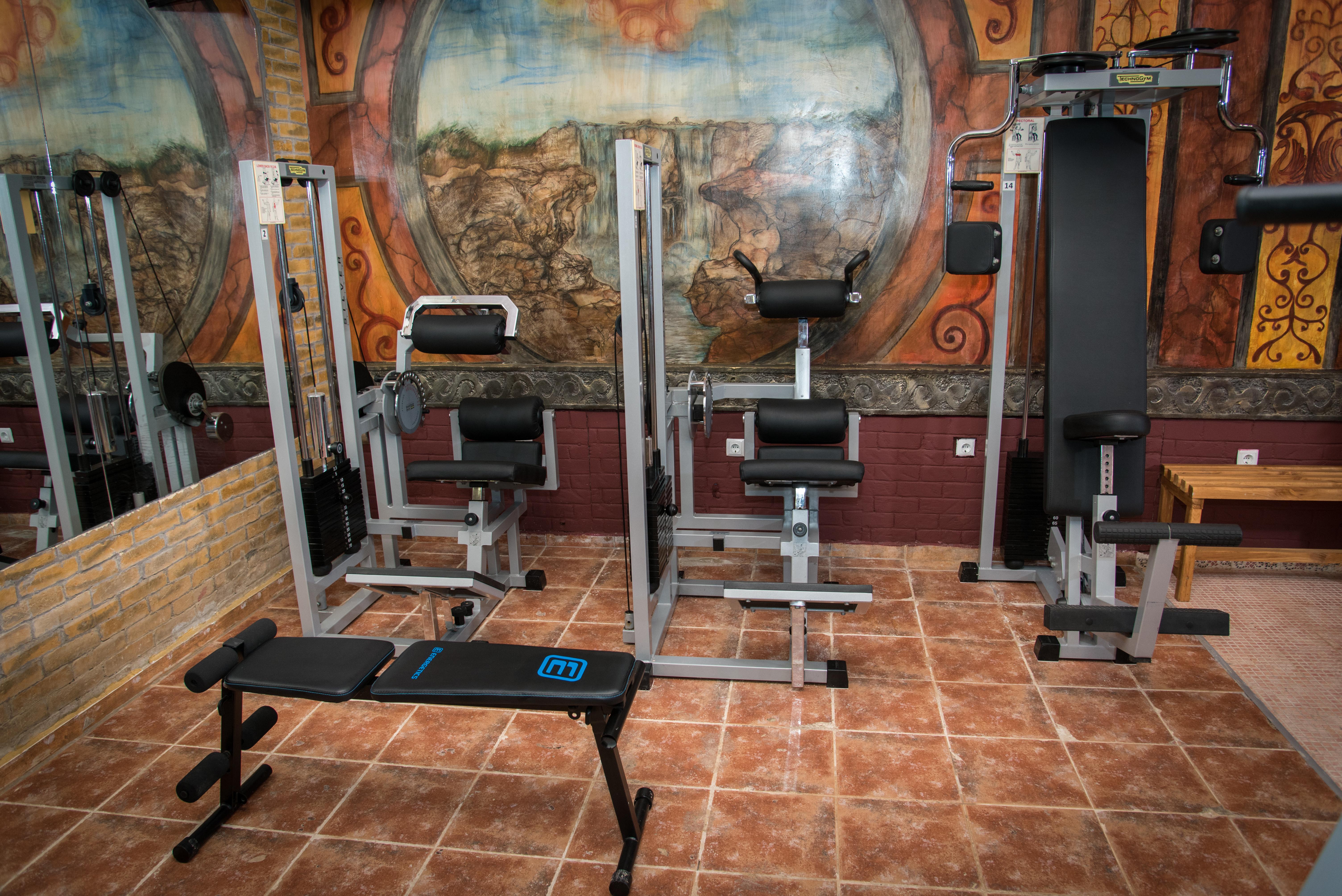 Imperial Palace Hotel サニービーチ エクステリア 写真 A typical home gym